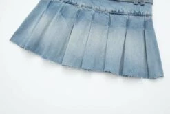 Blue Belted Raw Hem Mini Skirt | Yuqi - (G)I-DLE 14 Blue Belted Raw Hem Mini Skirt | Yuqi - (G)I-DLE -Diva s Closet Yuqi GI DLE Blue Belted Raw Hem Mini Skirt 3 600x400 1
